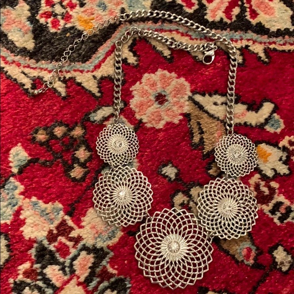 Silver tone sparkle necklace - Picture 2 of 4